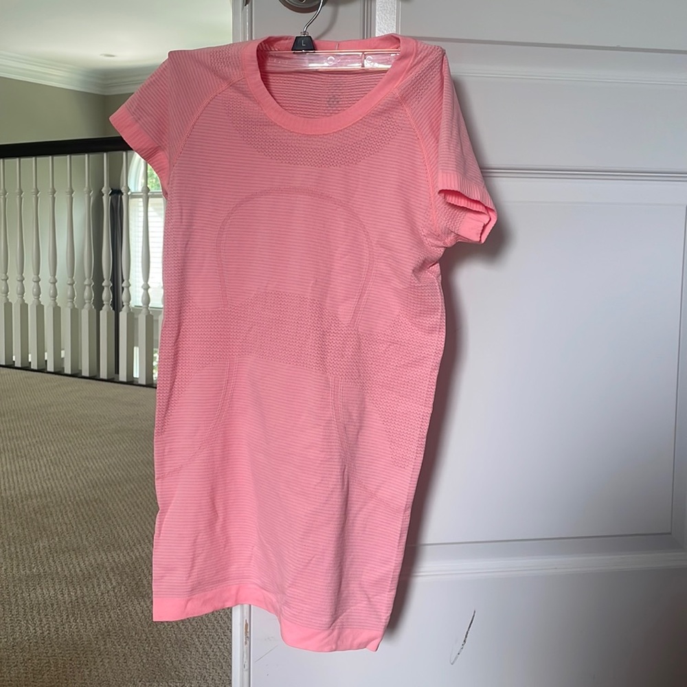 Women’s lululemon shirt